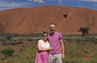 Peter Vietz mit Frau Ingrid vor dem Uluru in Australien (früherer Name: Ayers Rock) Peter Vietz mit Frau Ingrid vor dem Uluru in Australien (früherer Name: Ayers Rock)